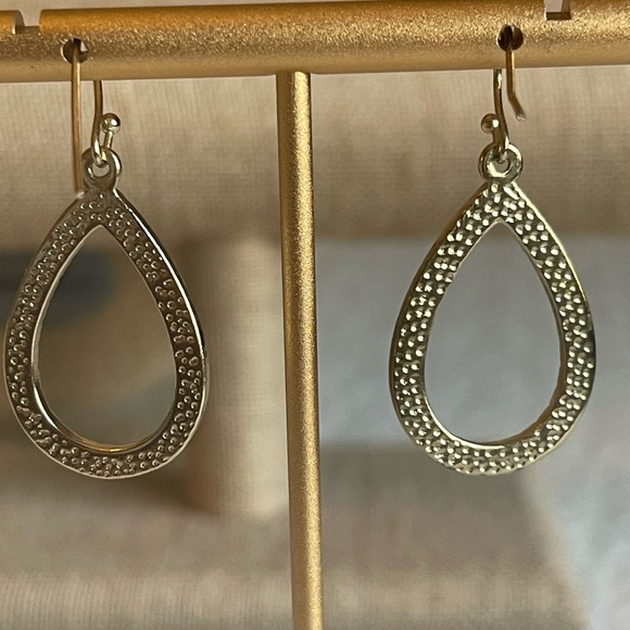 Elegant Gold and Coral beaded Teardrop Earrings - Picture 5 of 6